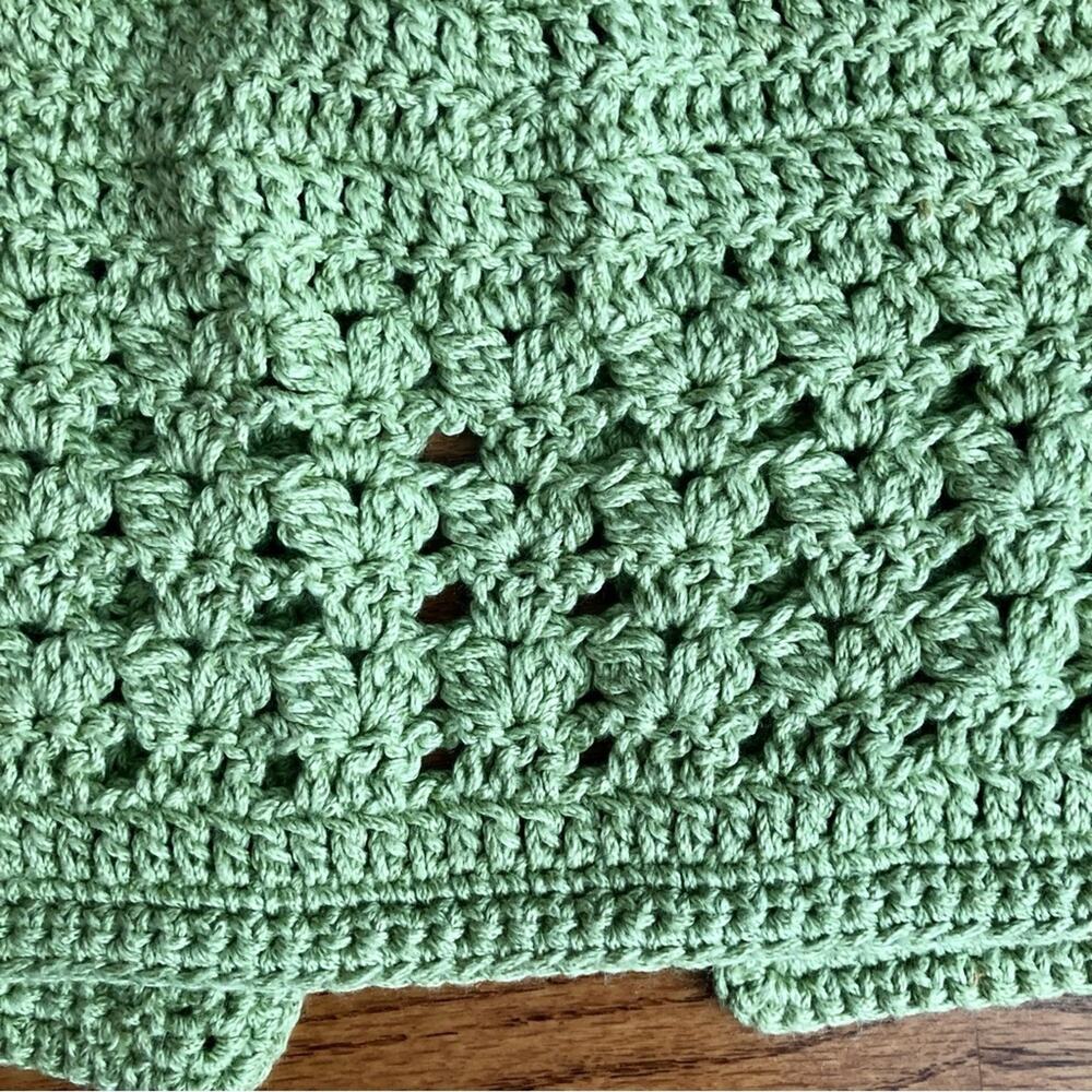 Crochet Handmade Daisy Buttons Cropped Green Vest Girl’s Size 5-8 - Picture 5 of 7